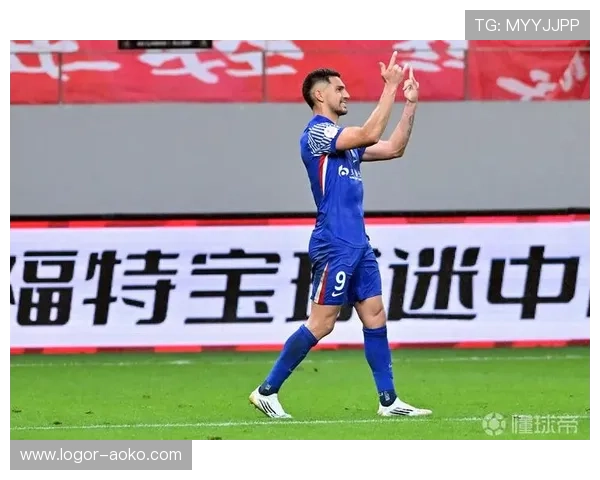球星帽子戏法精彩瞬间回顾：足球场上的传奇时刻与难忘进球